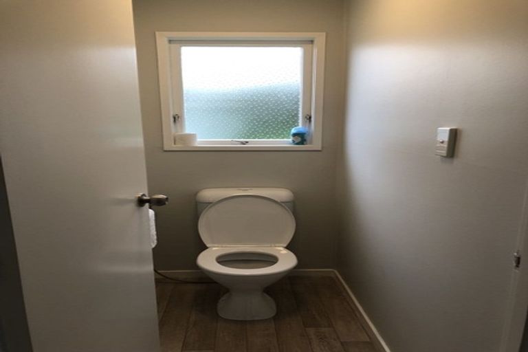 Photo of property in 15 Arlette Place, Massey, Auckland, 0614