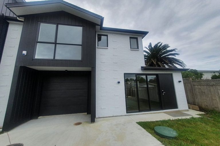 Photo of property in 3d Datura Place, Sunnynook, Auckland, 0620