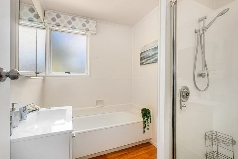 Photo of property in 15 Bedlington Avenue, Manurewa, Auckland, 2102