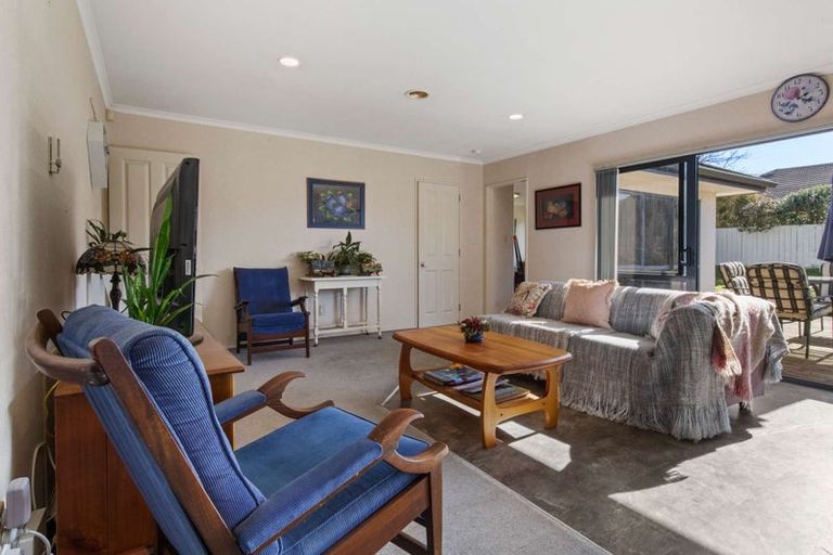 Photo of property in 5 Hoyte Place, Pukehangi, Rotorua, 3015