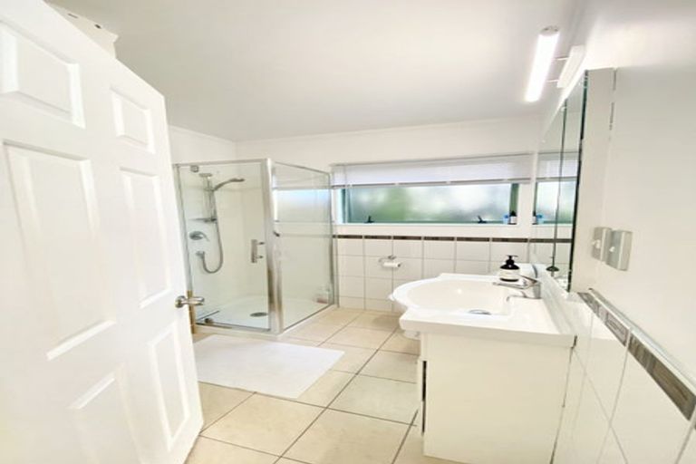 Photo of property in 12 Shannon Place, Torbay, Auckland, 0630