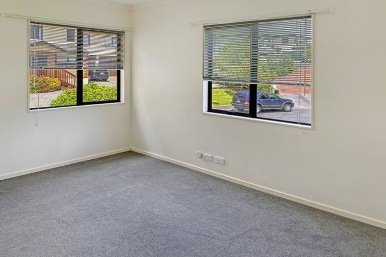Photo of property in 1/6 Sunnydale Place, Oteha, Auckland, 0632
