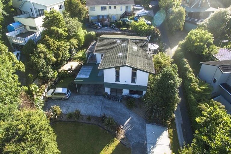 Photo of property in 13 Reynolds Place, Torbay, Auckland, 0630