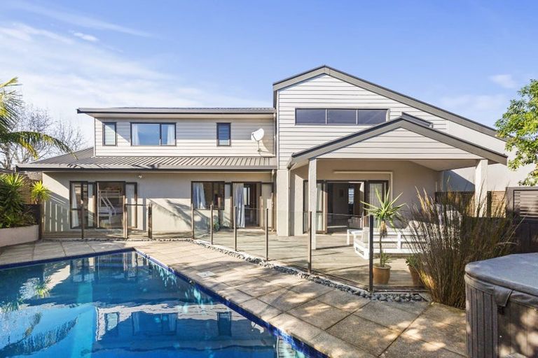 Photo of property in 21 Deanna Drive, West Harbour, Auckland, 0618