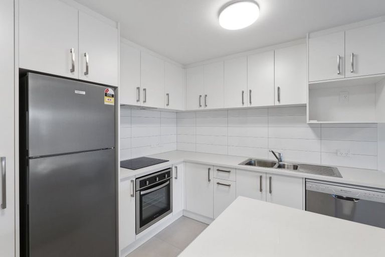 Photo of property in 1/4045f Great North Road, Glen Eden, Auckland, 0602