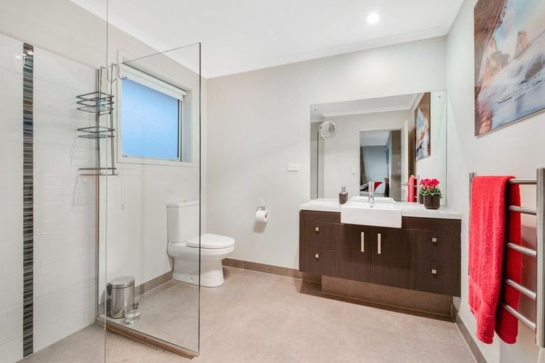 Photo of property in 2a Astrolabe Place, Gulf Harbour, Whangaparaoa, 0930