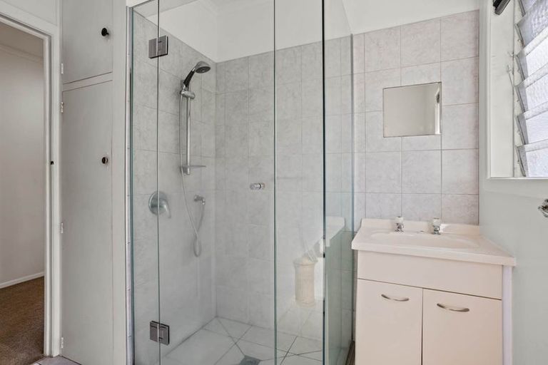 Photo of property in 18 Pax Avenue, Forrest Hill, Auckland, 0620