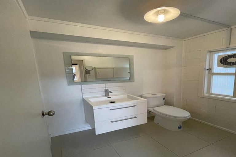 Photo of property in 15 Brunton Place, Glenfield, Auckland, 0629