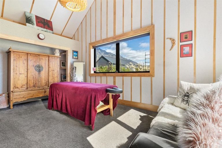 Photo of property in 11 Cunninghams Drive, Jacks Point, Queenstown, 9371