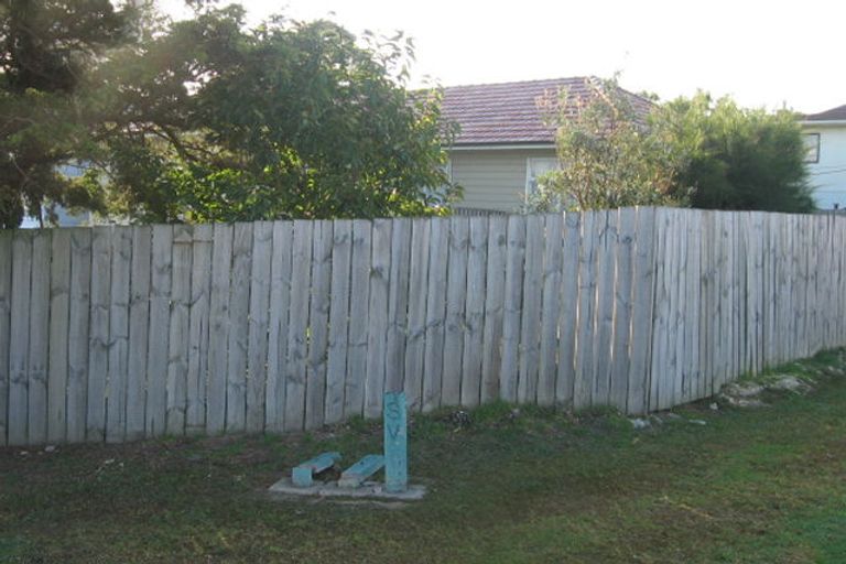 Photo of property in 2/523 Glenfield Road, Glenfield, Auckland, 0629