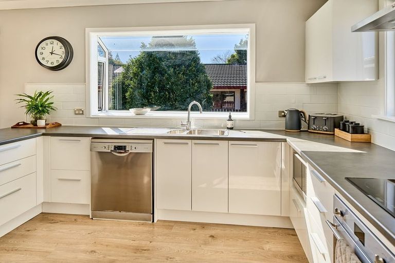 Photo of property in 280 Main Road, Tawa, Wellington, 5028