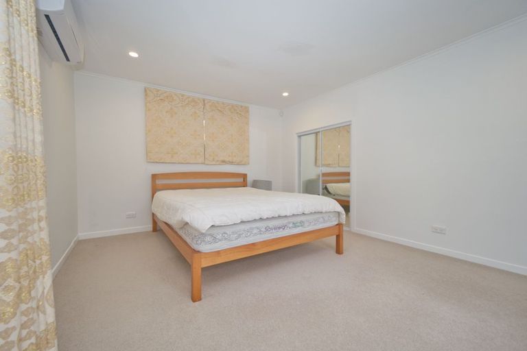 Photo of property in 1/456 Glenfield Road, Glenfield, Auckland, 0629