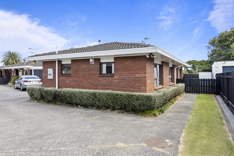 Photo of property in 1/10 Tulloch Place, Conifer Grove, Takanini, 2112