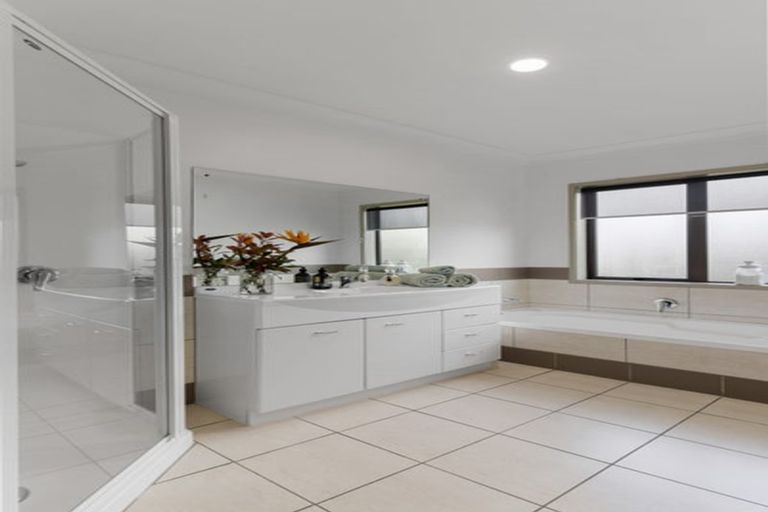 Photo of property in 53 Chesterfield Way, Orewa, 0931