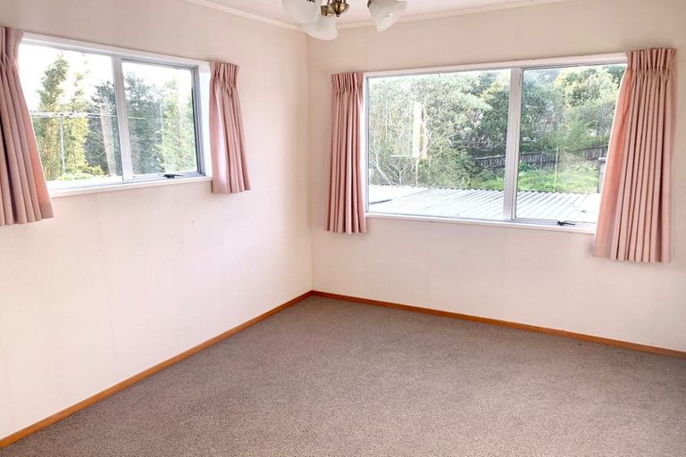 Photo of property in 1024 East Coast Road, Fairview Heights, Auckland, 0630