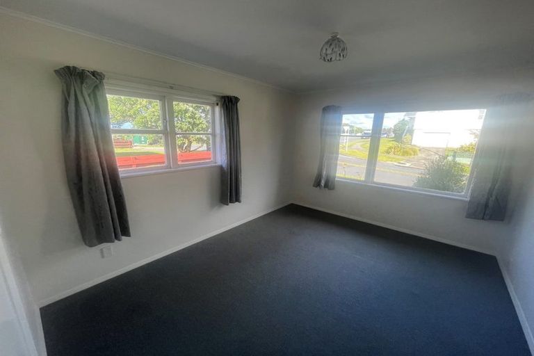 Photo of property in 1/276 Dowse Drive, Maungaraki, Lower Hutt, 5010