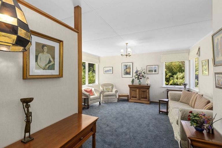Photo of property in 16 Fendalton Crescent, Pinehaven, Upper Hutt, 5019