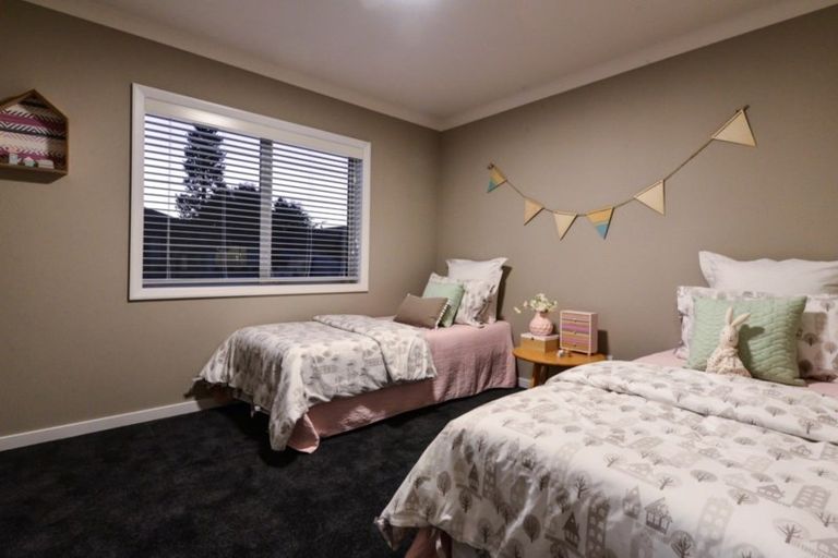 Photo of property in 2 Amokura Crescent, Flagstaff, Hamilton, 3210