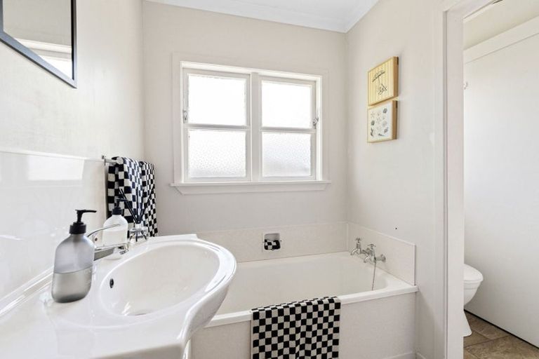 Photo of property in 7 Windsor Place, Levin, 5510