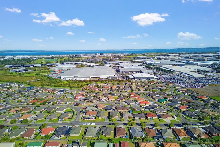 Photo of property in 118 Naylors Drive, Mangere, Auckland, 2022
