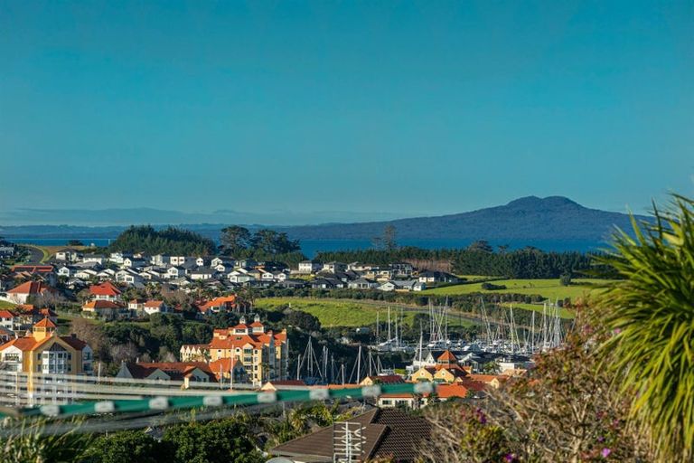 Photo of property in 1215 Whangaparaoa Road, Gulf Harbour, Whangaparaoa, 0930