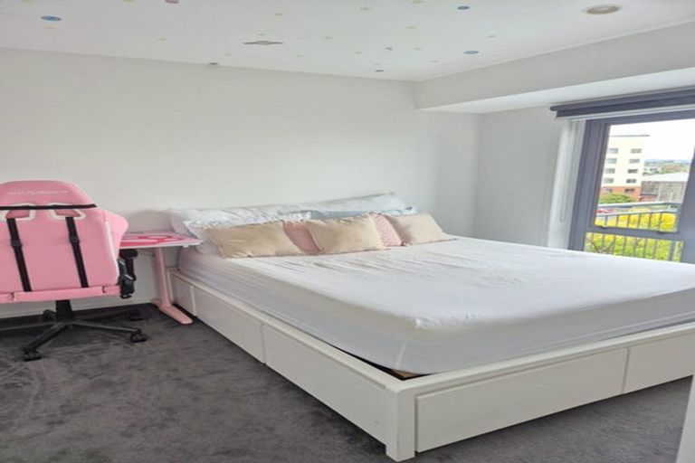 Photo of property in 3a/10 Crown Lynn Place, New Lynn, Auckland, 0600