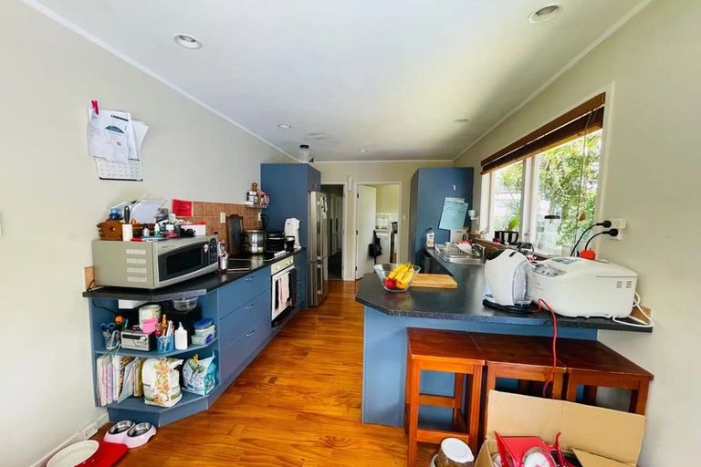 Photo of property in 1/5 Mchardy Place, Glenfield, Auckland, 0627