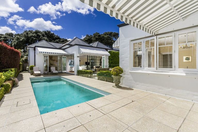 Photo of property in 33 Cheltenham Road, Devonport, Auckland, 0624