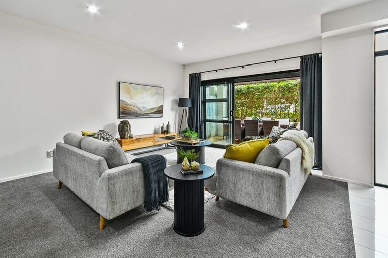 Photo of property in 27 Popokatea Drive, Takanini, 2112
