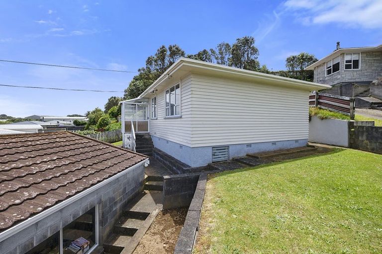 Photo of property in 31 Simons Street, Moturoa, New Plymouth, 4310