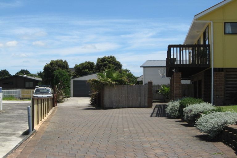 Photo of property in 3 Vela Place, Clarks Beach, 2122