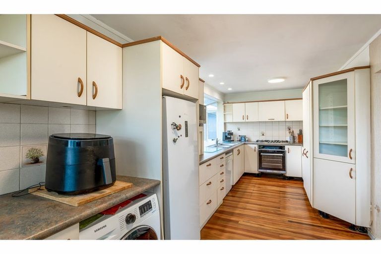 Photo of property in 42 Lowtherhurst Road, Massey, Auckland, 0614