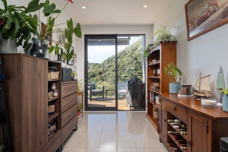 Photo of property in 27 Amelia Crescent, Waikawa, Picton, 7220