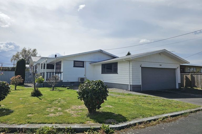 Photo of property in 2 Wavell Crescent, Lansdowne, Masterton, 5810