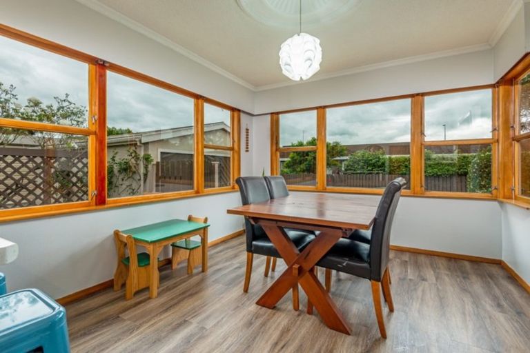 Photo of property in 86 Wikiriwhi Crescent, Awapuni, Palmerston North, 4412
