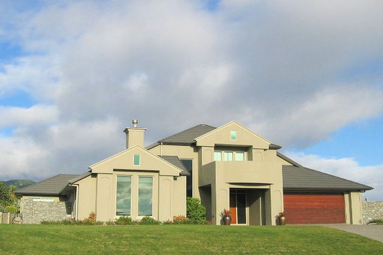 Photo of property in 49 Quadrant Heights, Paraparaumu, 5032