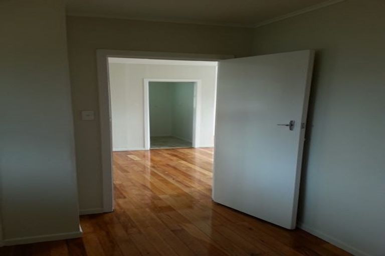 Photo of property in 2/16 Kaponga Crescent, New Lynn, Auckland, 0600