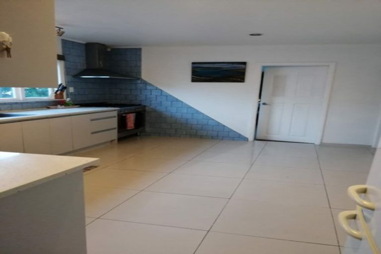 Photo of property in 165 Edmonton Road, Te Atatu South, Auckland, 0610