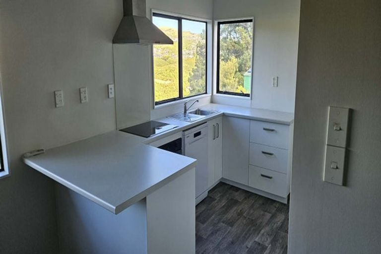 Photo of property in 60 Guadeloupe Crescent, Grenada Village, Wellington, 6037