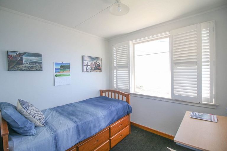 Photo of property in 82 Marine Parade, Bluff, 9814