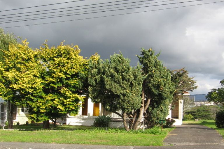 Photo of property in 26 Waione Avenue, Te Atatu Peninsula, Auckland, 0610