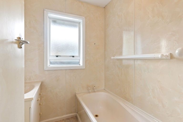 Photo of property in 4 Dunstan Crescent, Hornby, Christchurch, 8042