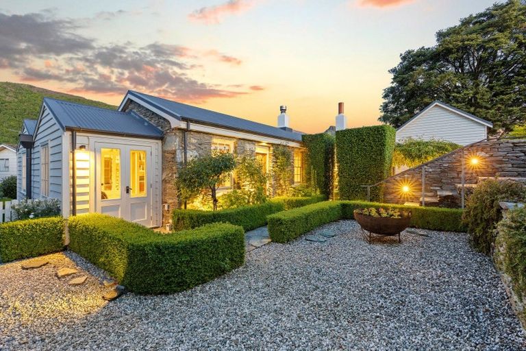 Photo of property in 21 Anglesea Street, Arrowtown, 9302