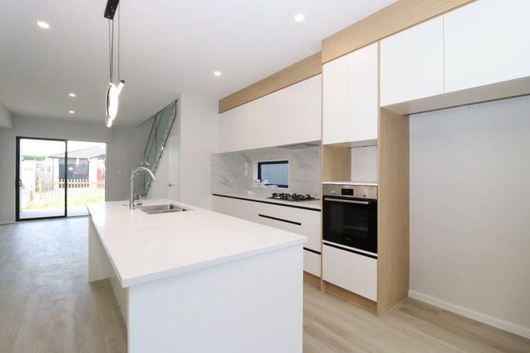 Photo of property in 17 Farranfore Road, Opaheke, Papakura, 2113