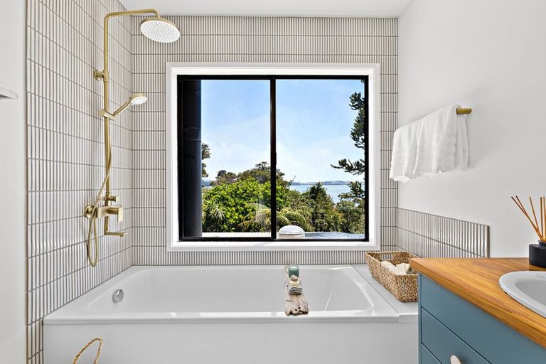 Photo of property in 19 Woodlands Avenue, Snells Beach, 0920