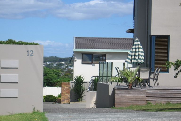 Photo of property in 2/10 Knights Road, Rothesay Bay, Auckland, 0630