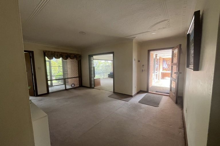 Photo of property in 218 Memorial Avenue, Burnside, Christchurch, 8053