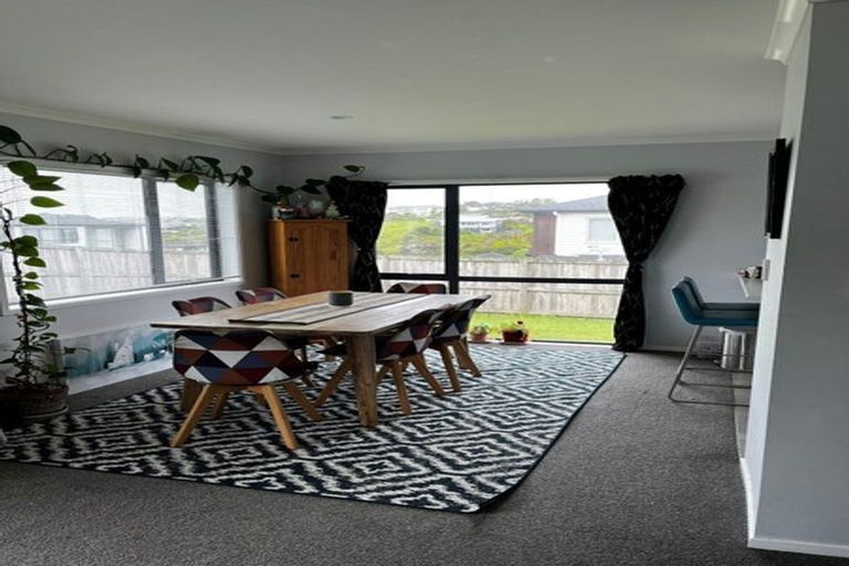 Photo of property in 2 Kahu Close, Orewa, 0931