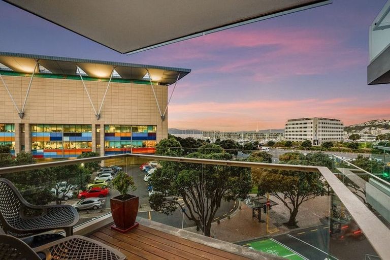 Photo of property in Piermont Apartments, 3d/82 Cable Street, Te Aro, Wellington, 6011