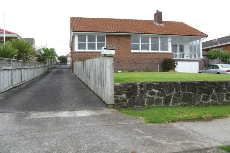 Photo of property in 2/55 Kiwi Esplanade, Mangere Bridge, Auckland, 2022